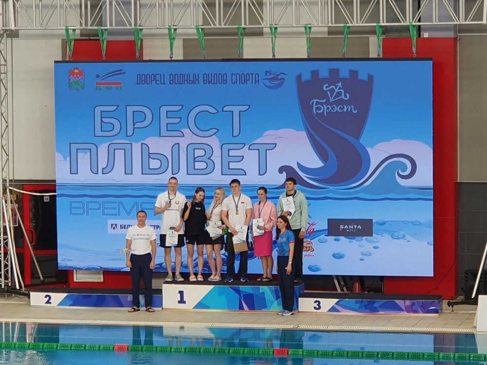 «Брест плывет - время взрослых»